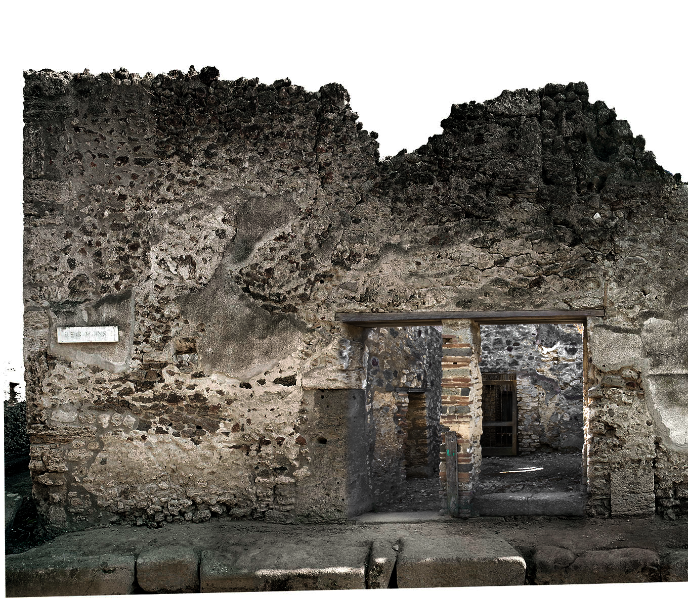 Entrances V 1,11 and 12 from Vicolo delle Nozze d'argento.